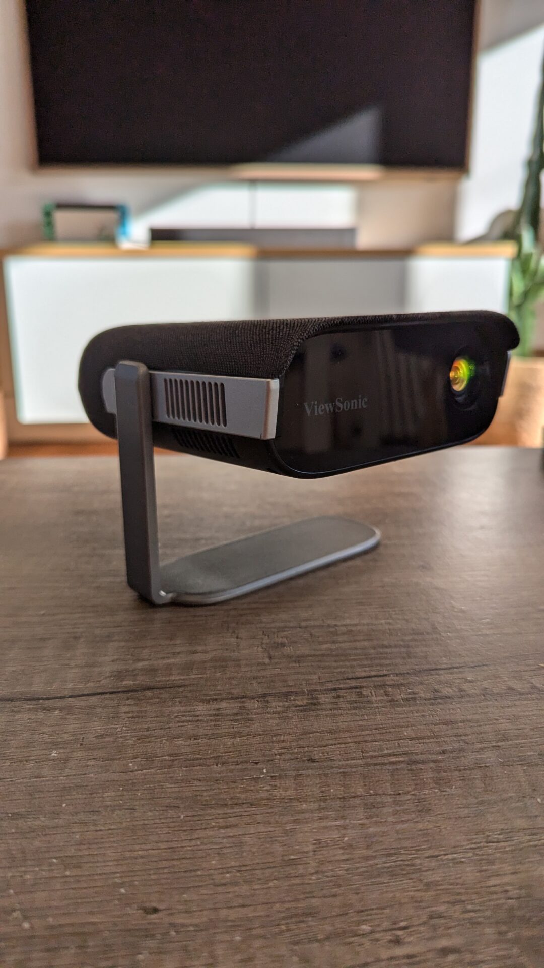 avis ViewSonic M1X