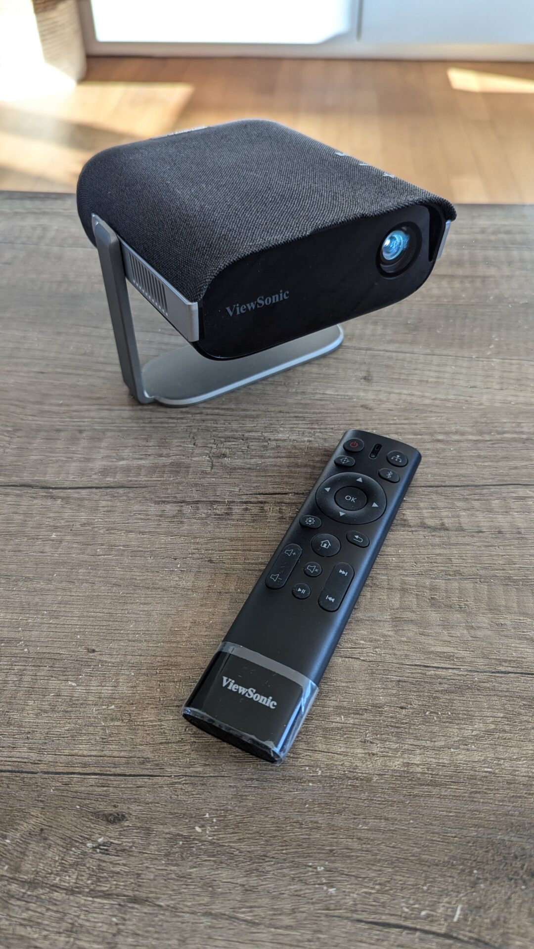 avis ViewSonic M1X