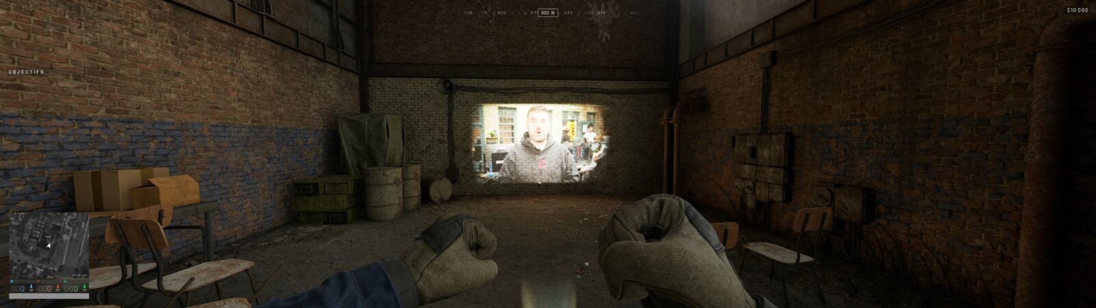Wardogs : Du renouveau dans le monde des FPS et ça fait du bien Salle d'entraînement de Wardogs avec une projection sur un mur de briques